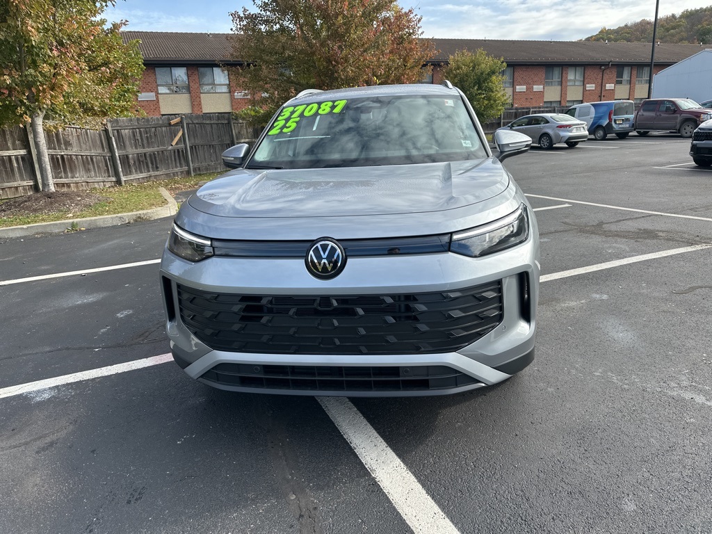 2025 Volkswagen Tiguan SE's photo