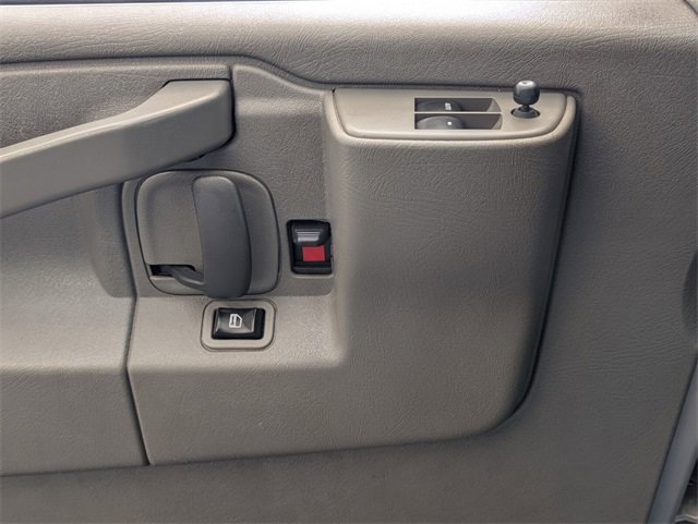 Used 2020 Silver Ice Metallic Chevrolet 1LT image 18