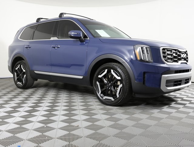 2023 Kia Telluride S photo 3