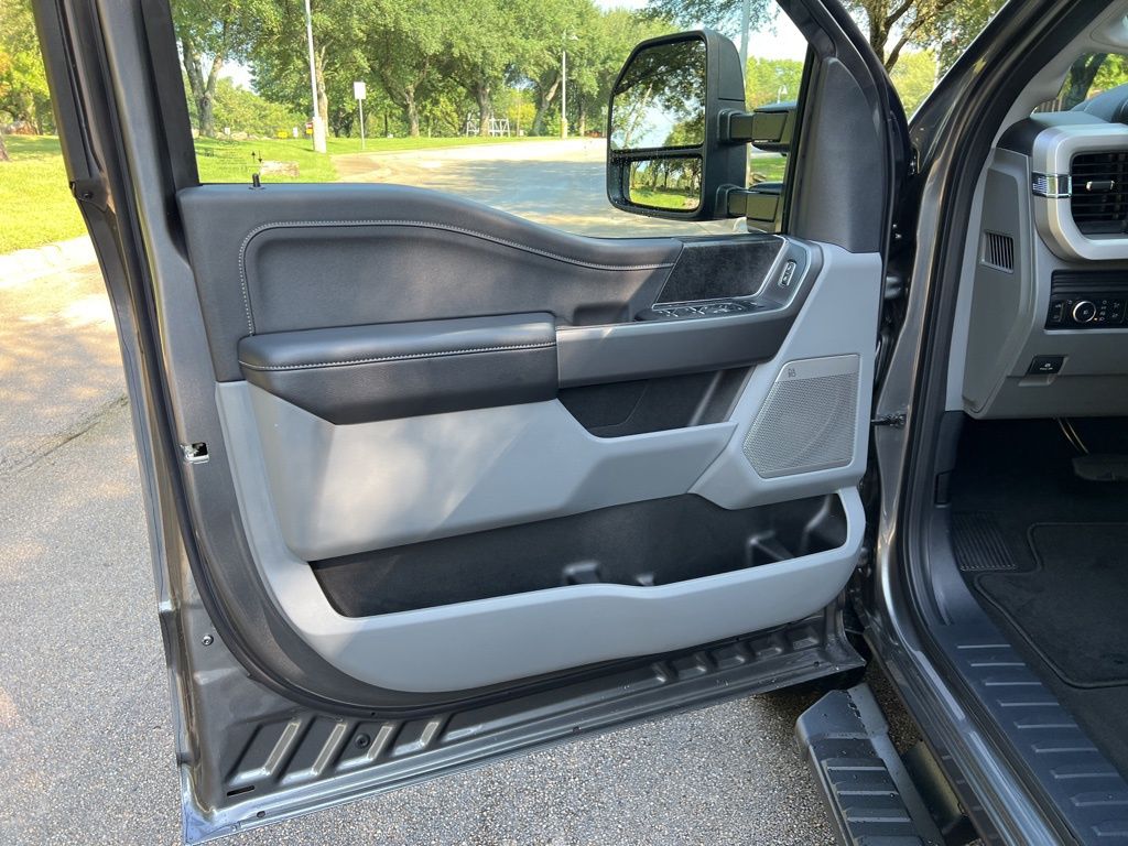 2026 Ford F-350 XLT photo 9