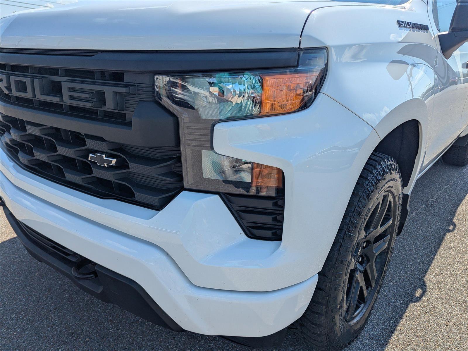 2022 Chevrolet Silverado 1500 Custom photo 9