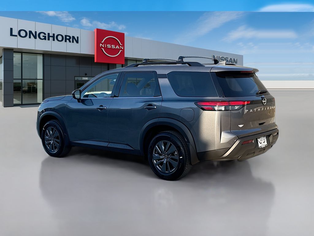 2025 Nissan Pathfinder SV photo 4