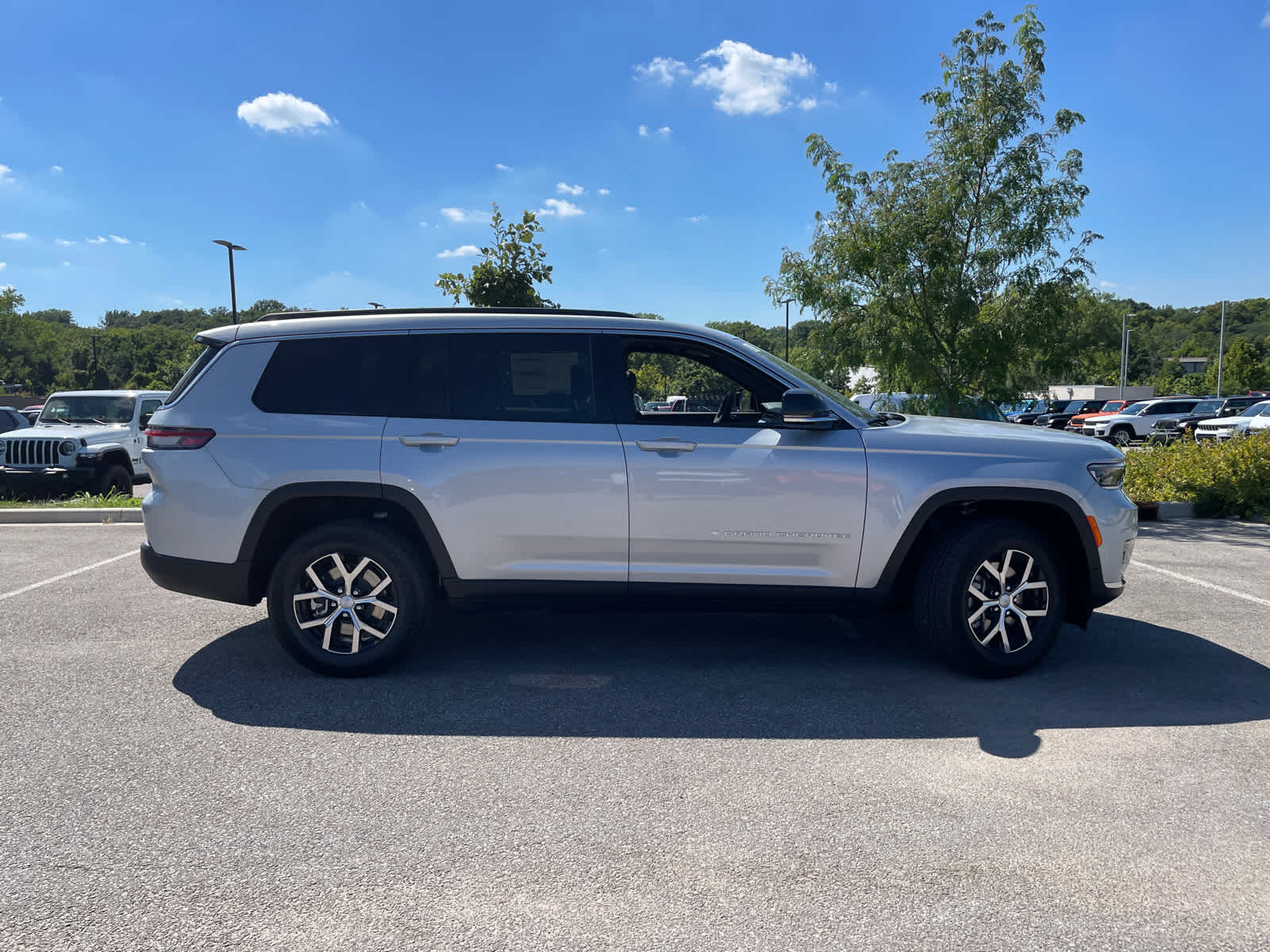 2025 Jeep Grand Cherokee Limited photo 9