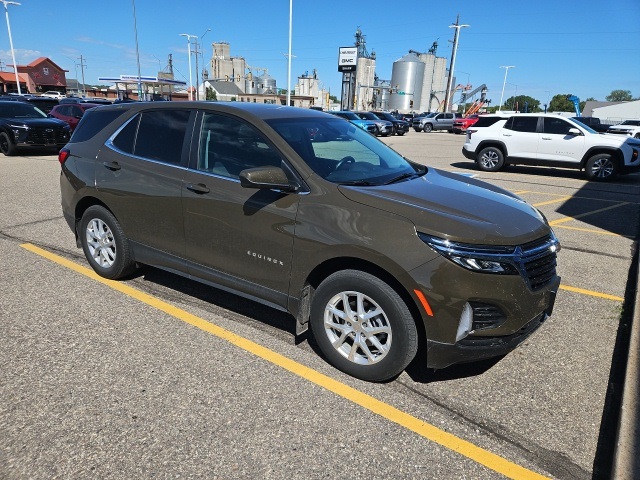 2024 Chevrolet Equinox LT photo 2