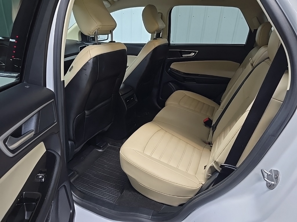 2020 Ford Edge SEL photo 30