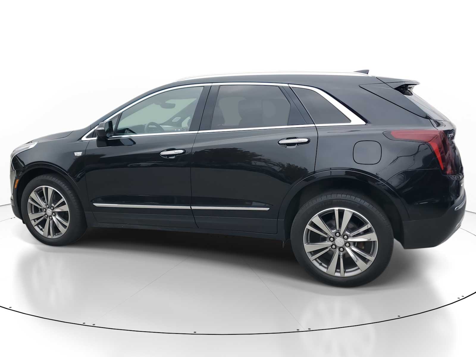 2021 Cadillac XT5 Platinum Premium Luxury photo 2