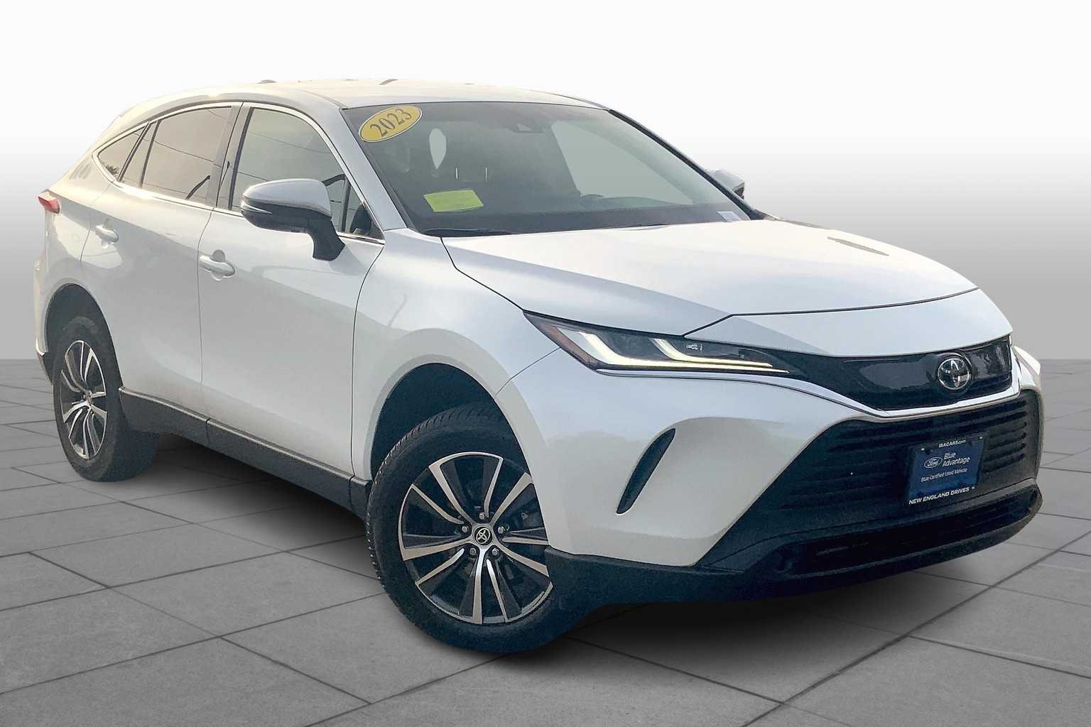 2023 Toyota Venza LE photo 2