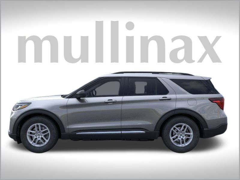 2025 Ford Explorer photo 3
