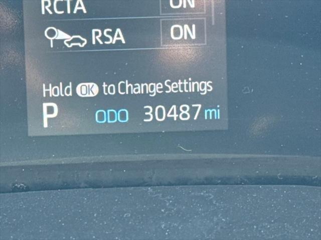 2024 Toyota Sienna LE photo 4