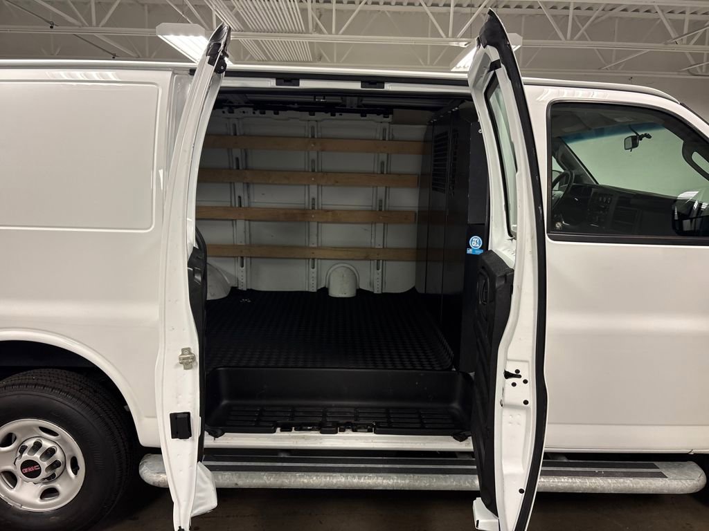 2023 Gmc Savana Cargo 2500 photo 14