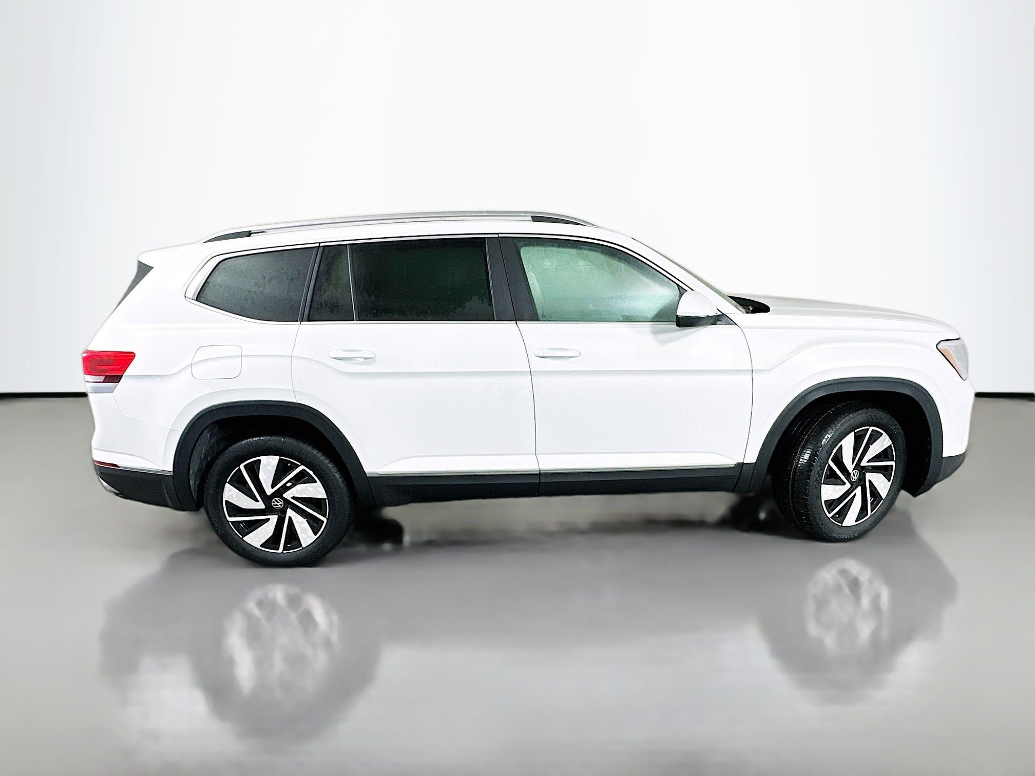2025 Volkswagen Atlas SEL photo 8
