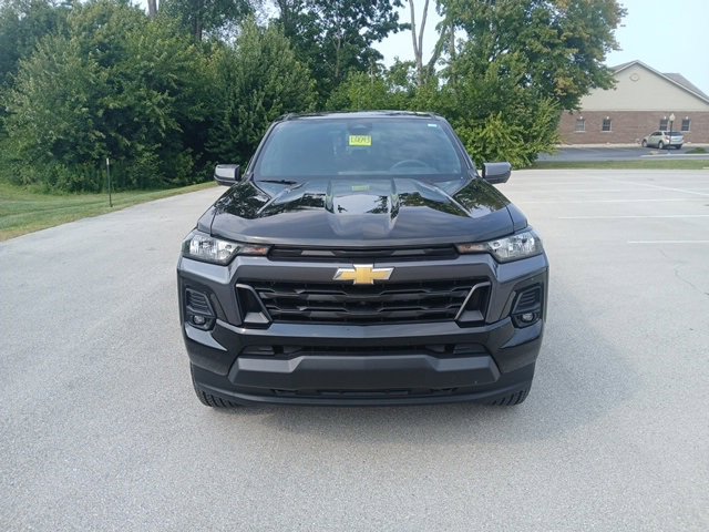 2024 Chevrolet Colorado LT photo 8