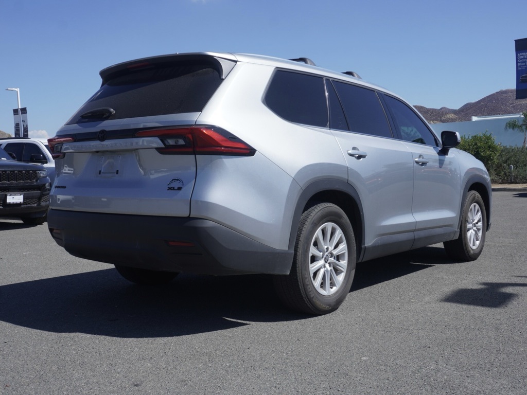 2024 Toyota Grand Highlander Hybrid XLE photo 3