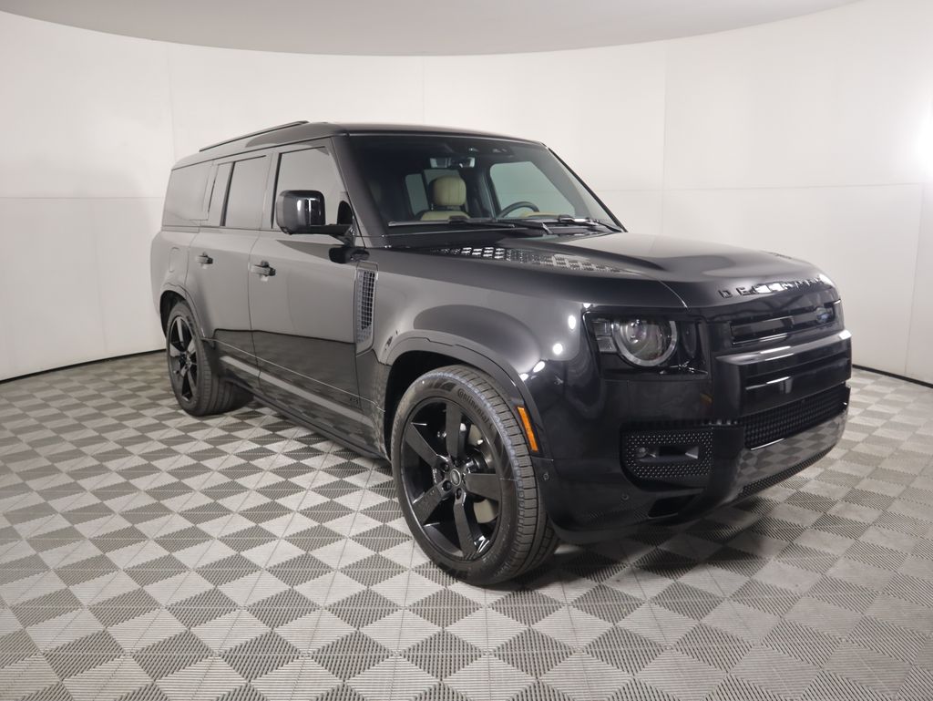2025 Land Rover Defender 130 V8 photo 3