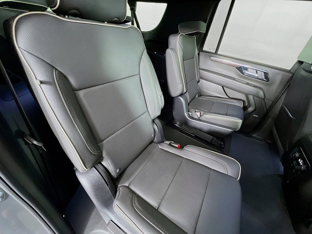 2025 Chevrolet Suburban Premier photo 26