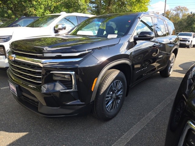 2026 Chevrolet Traverse photo 2