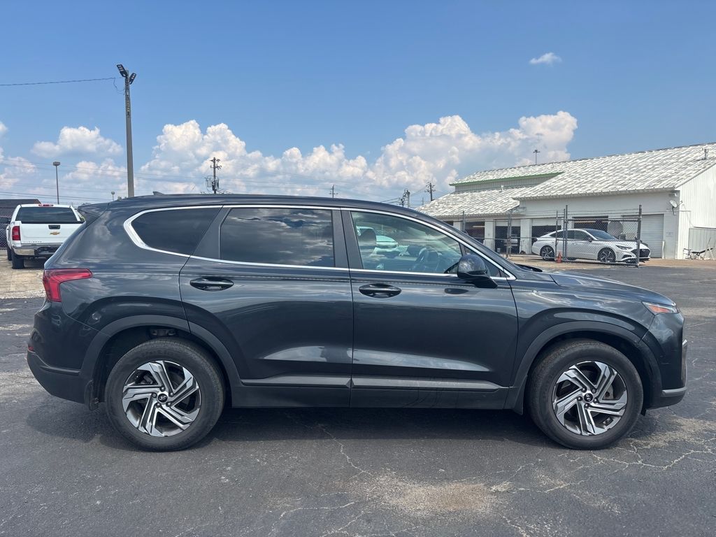 2022 Hyundai Santa Fe SE photo 3