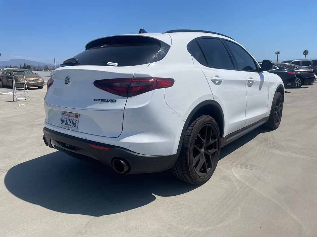 2020 Alfa Romeo Stelvio Base photo 3