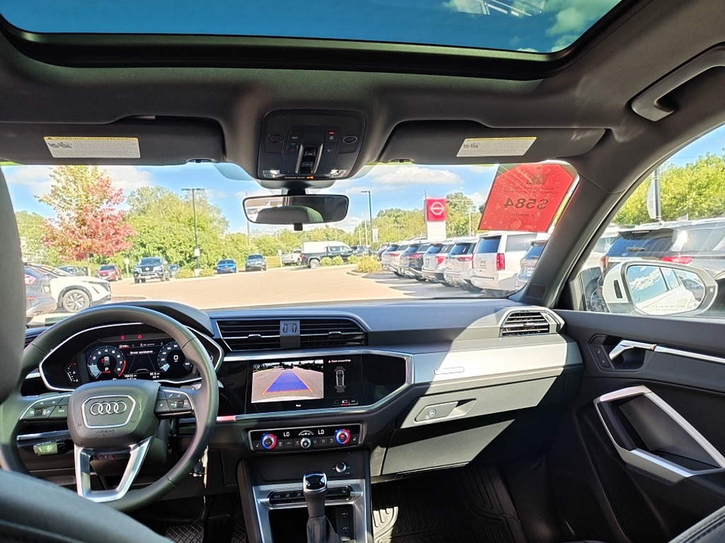 2025 Audi Q3 S line Premium photo 4