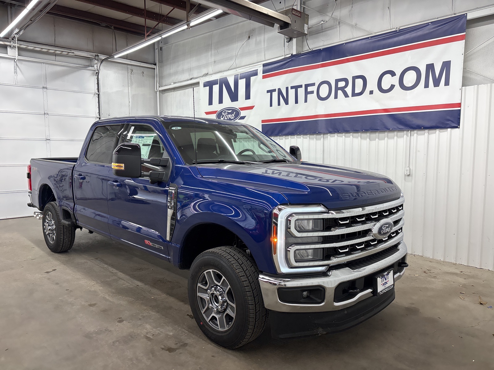 2026 Ford F-350 Lariat photo 2