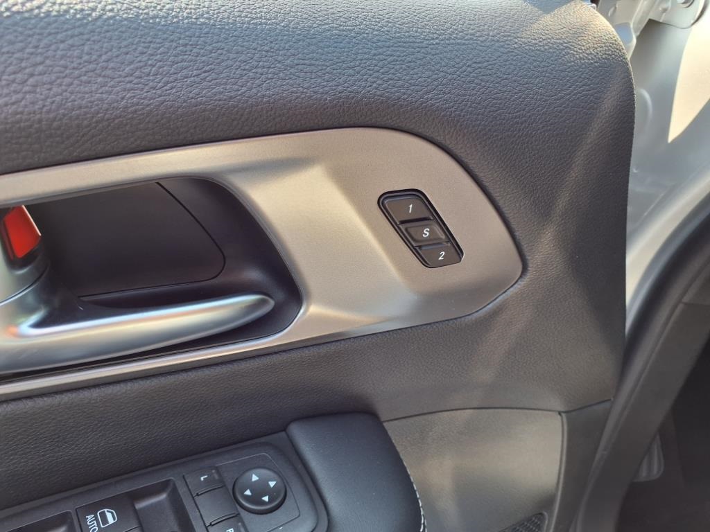 2026 Chrysler Pacifica photo 7