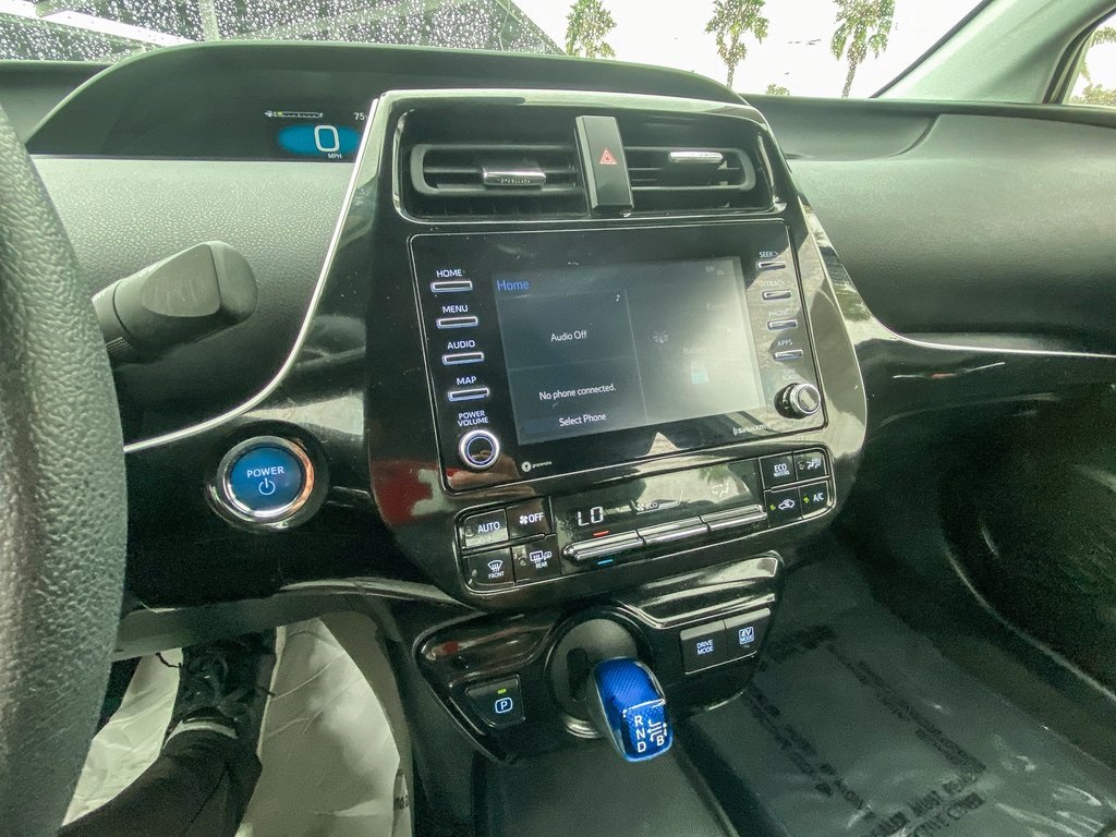 2022 Toyota Prius L photo 21