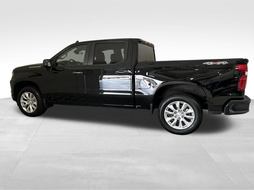 2024 Chevrolet Silverado 1500 Custom photo 2