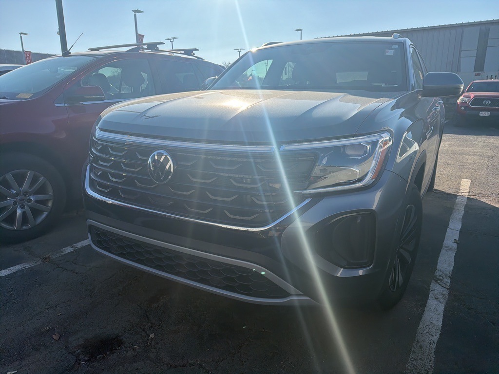 Used 2024 Volkswagen Atlas Cross Sport SE with VIN 1V2LE2CA1RC211183 for sale in Kansas City