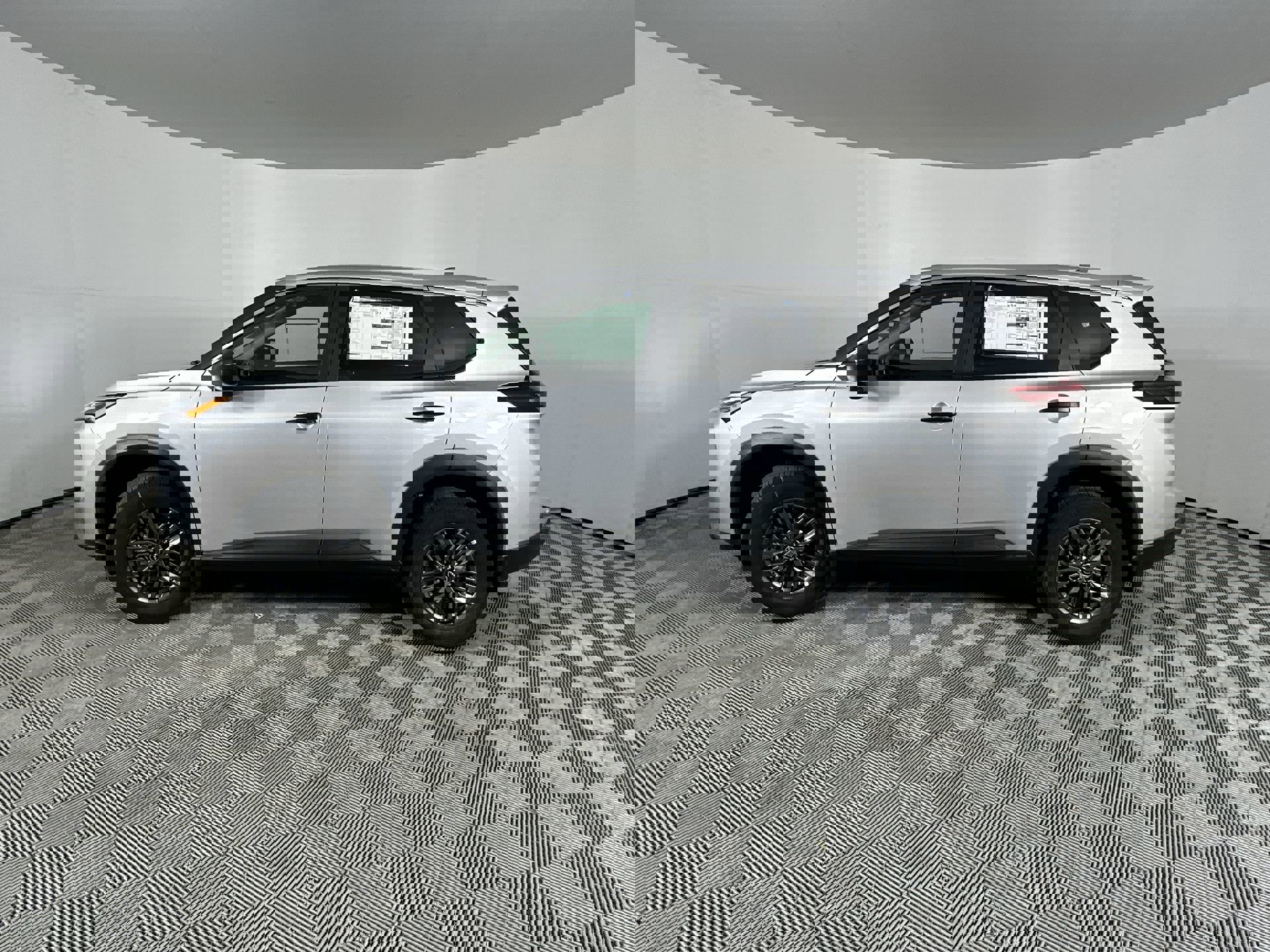 2025 Nissan Rogue S photo 4