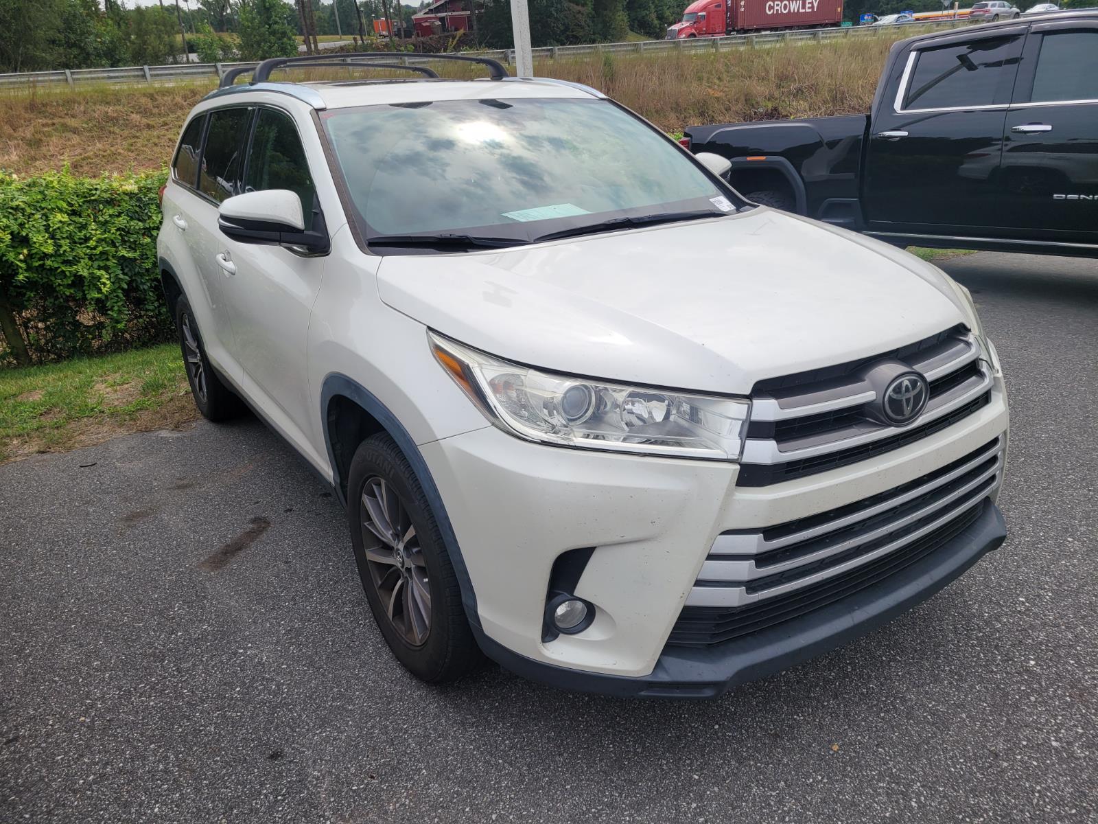 2019 Toyota Highlander SE XLE photo 3