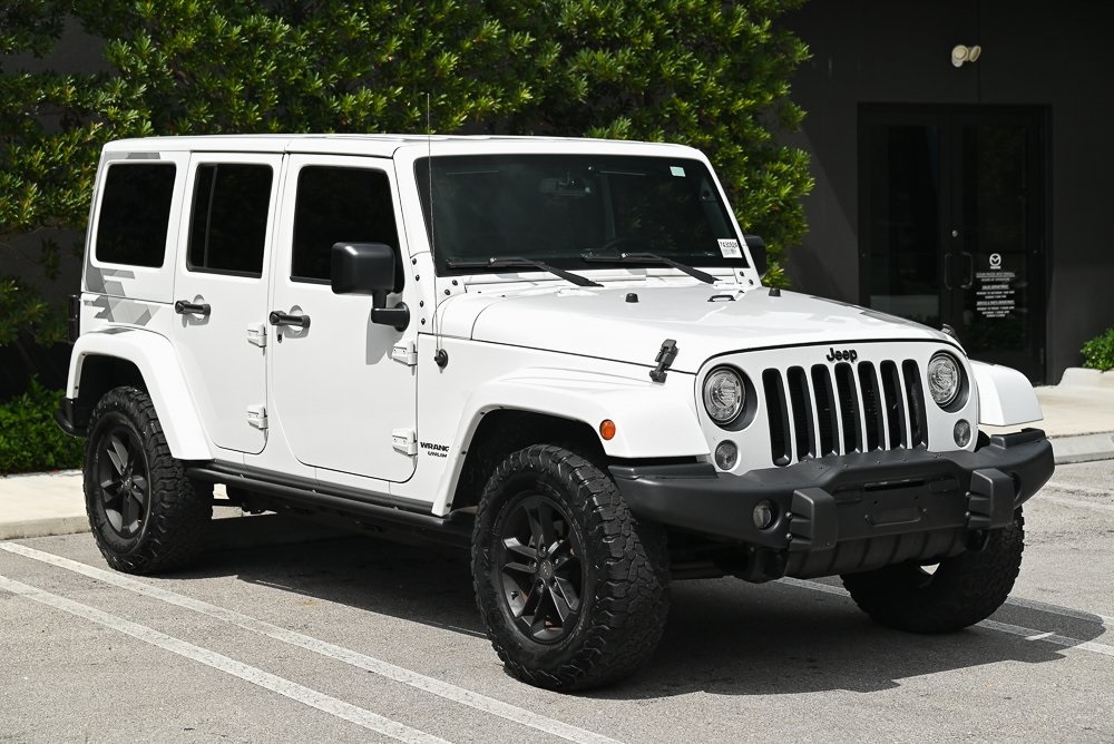 2017 Jeep Wrangler Unlimited Sahara photo 3