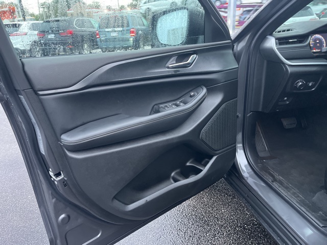 2025 Jeep Grand Cherokee Laredo X photo 4