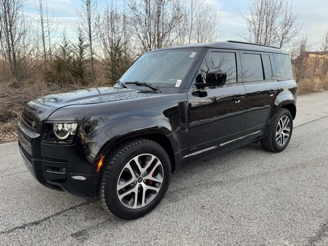 2023 Land Rover Defender X's photo