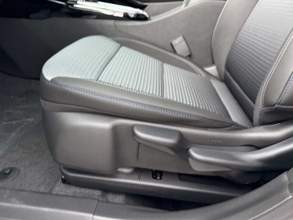2025 Chevrolet Trax LT photo 4