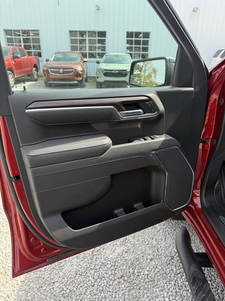 2025 Chevrolet Silverado 1500 RST photo 23