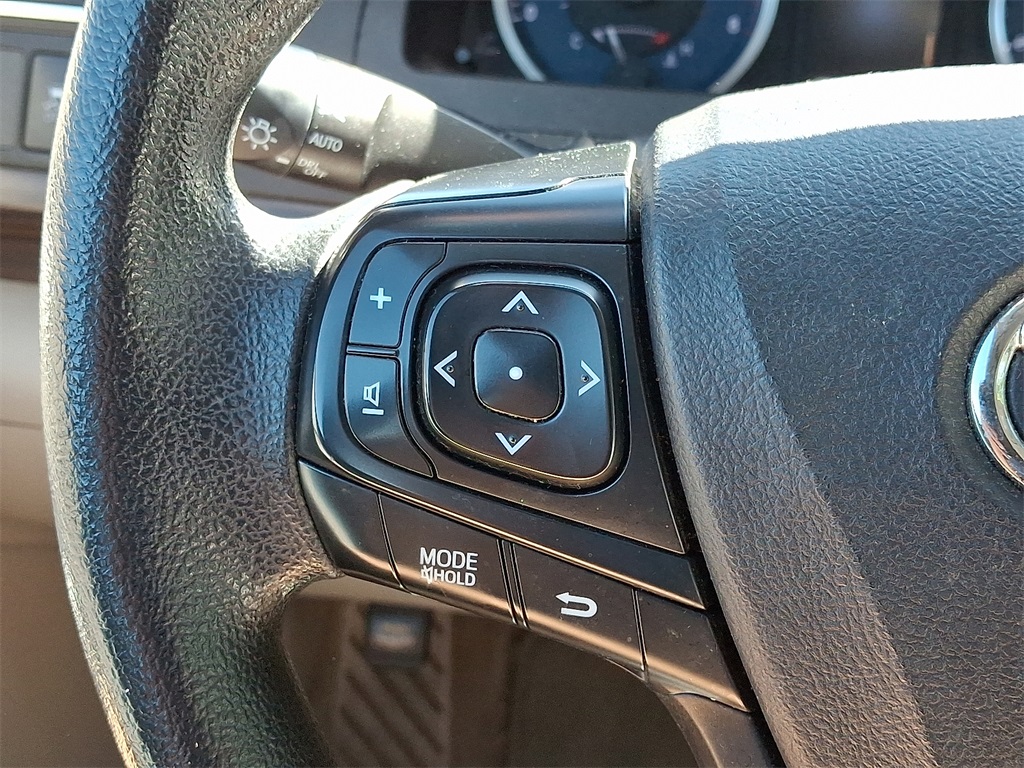 2016 Toyota Camry LE photo 19