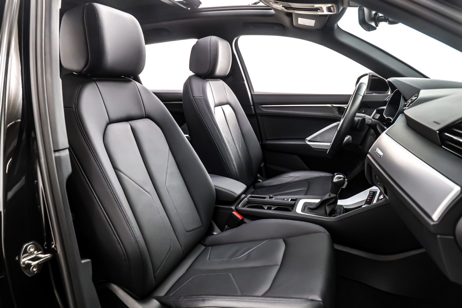 2022 Audi Q3 S line Premium 45 TFSI photo 4