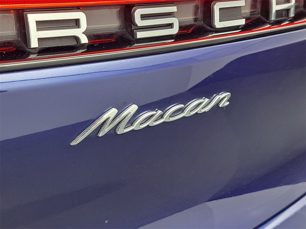 2022 Porsche Macan Base photo 13
