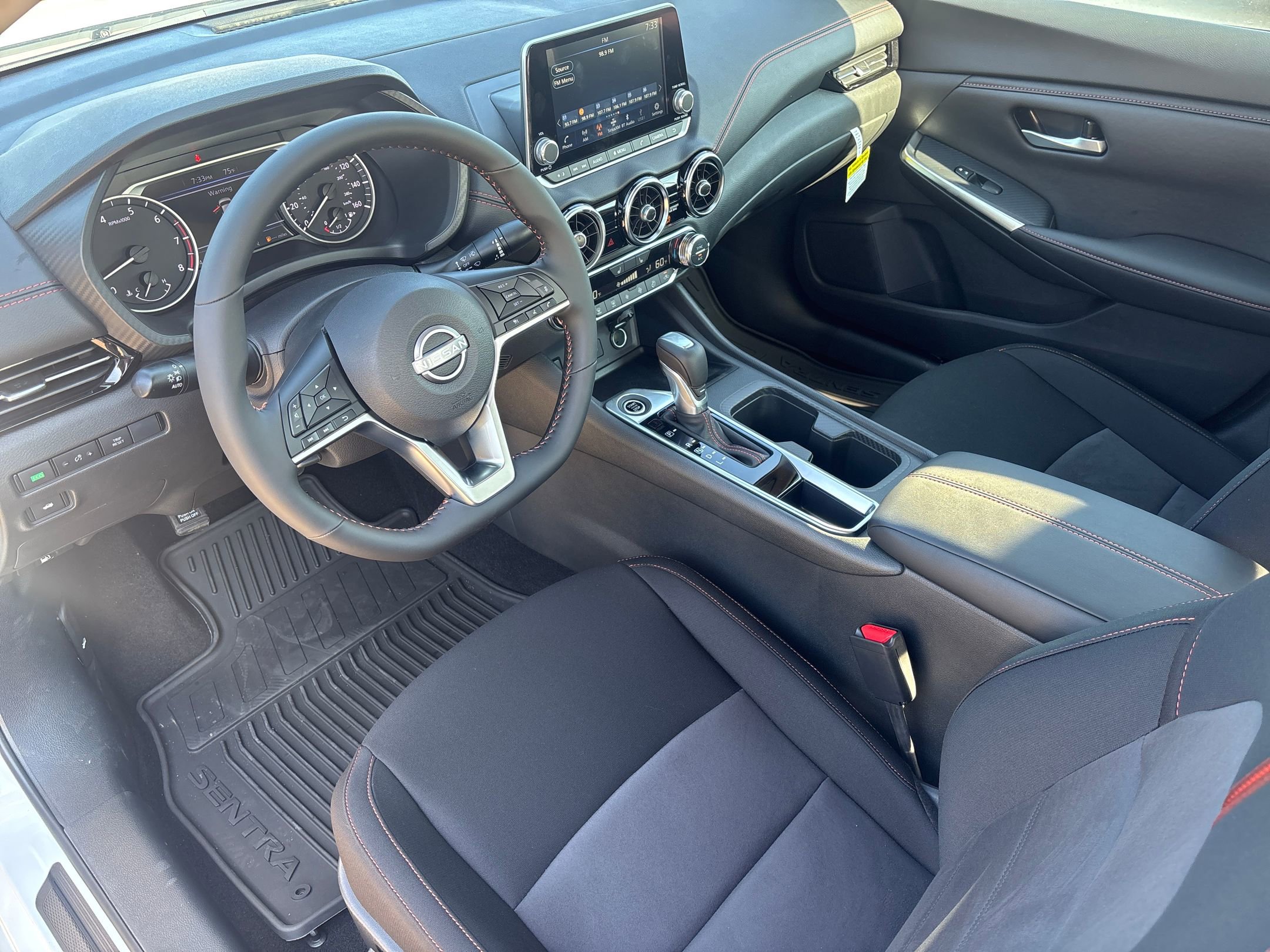 2025 Nissan Sentra SR photo 4