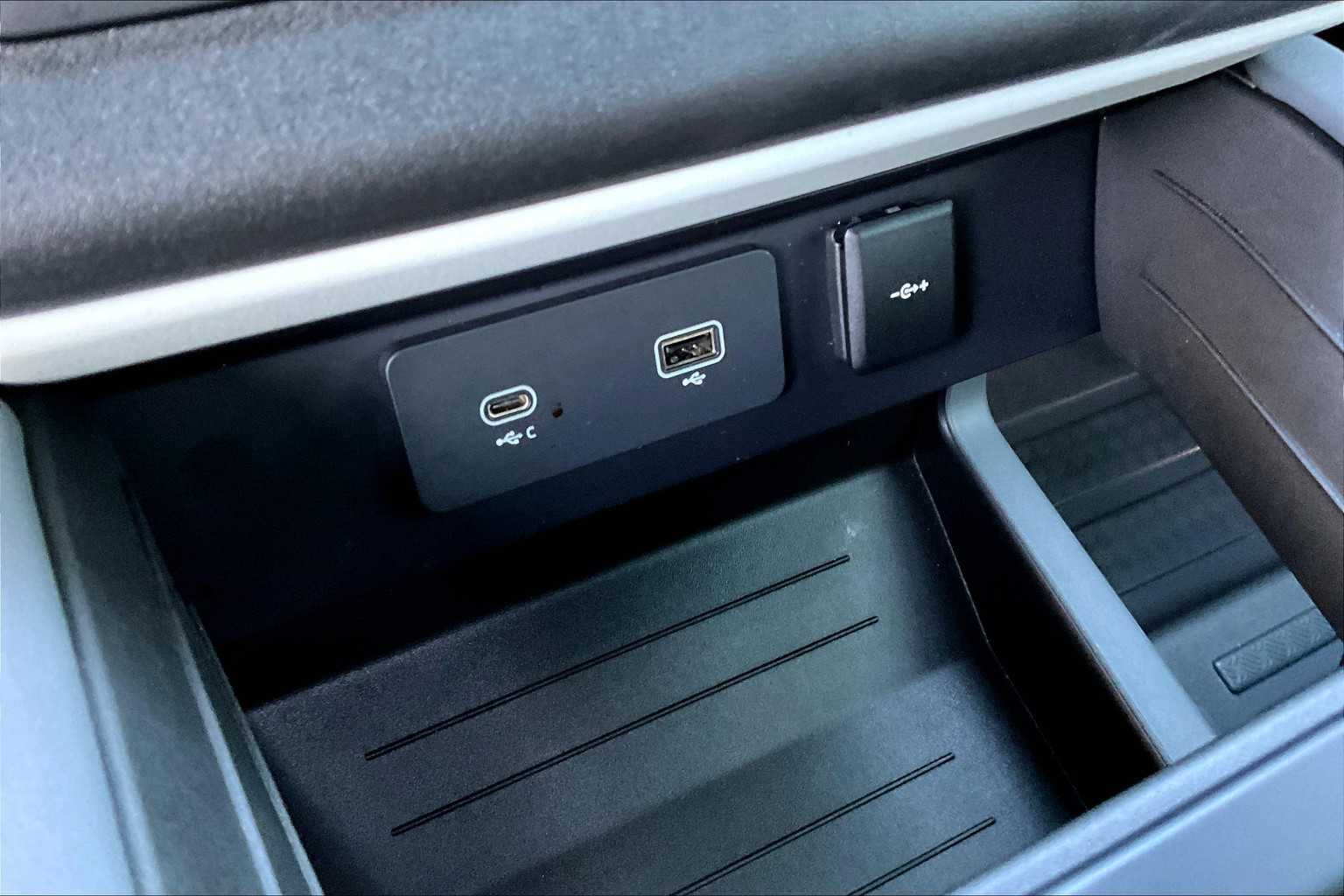 2023 Land Rover Defender X-Dynamic SE photo 59