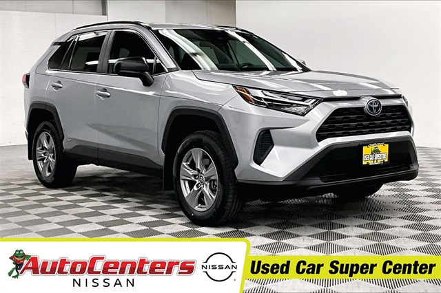 2024 Toyota RAV4 LE's photo