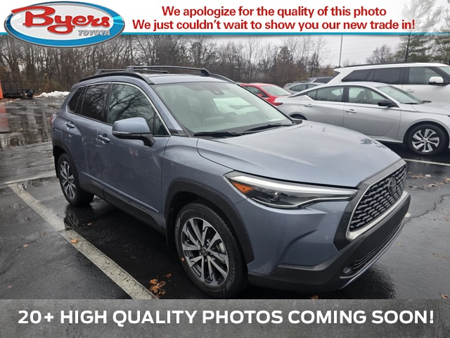 2022 Toyota Corolla Cross XLE's photo