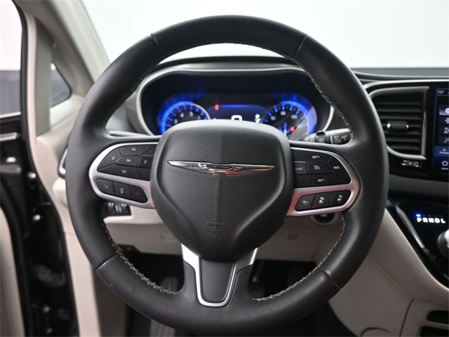 2022 Chrysler Pacifica Touring L photo 24