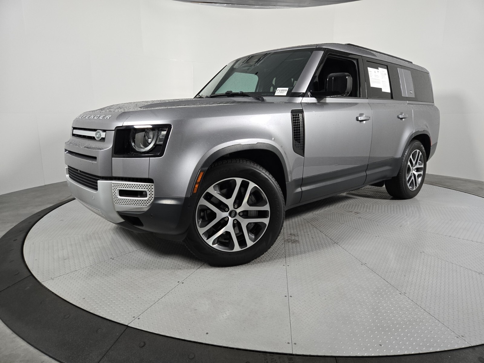 2023 Land Rover Defender SE