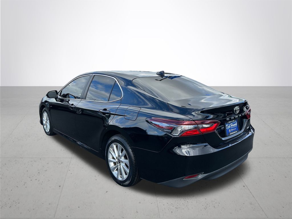 2021 Toyota Camry LE photo 9