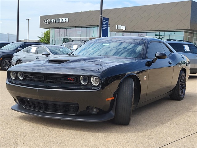 2022 Dodge Challenger R/T Scat Pack photo 2