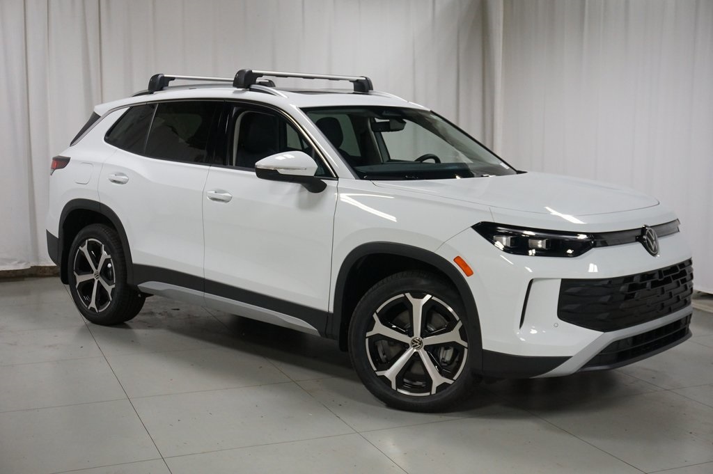 2025 Volkswagen Tiguan SE photo 2
