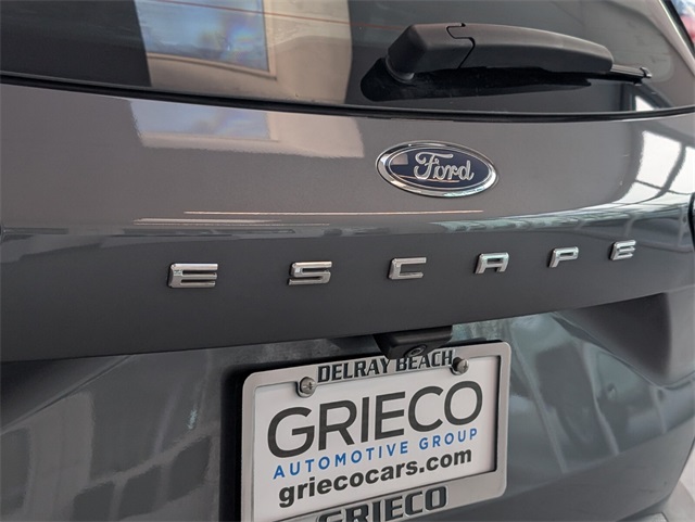 2022 Ford Escape S photo 11