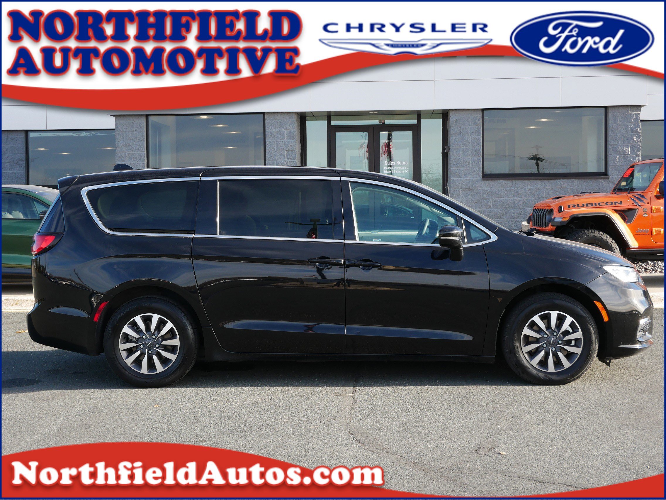 Used 2024 Chrysler Pacifica PHEV Select with VIN 2C4RC1S72RR144828 for sale in Northfield, Minnesota