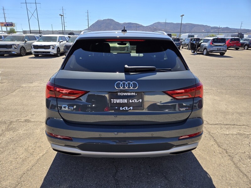 2020 Audi Q3 Premium 45 TFSI photo 3